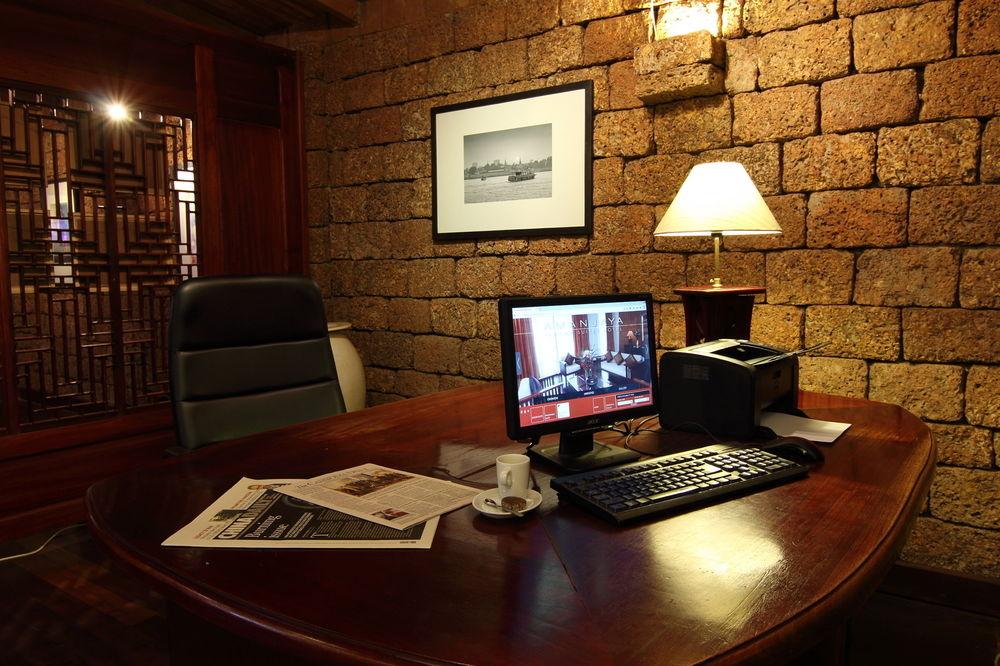 Amanjaya Pancam Suites Hotel Phnom Penh Esterno foto