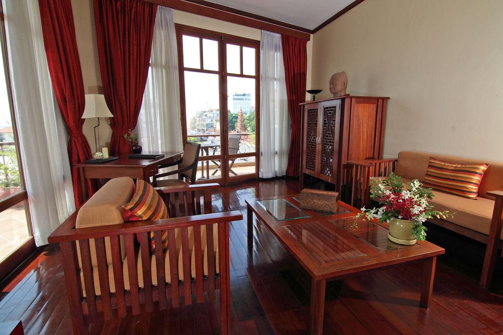 Amanjaya Pancam Suites Hotel Phnom Penh Esterno foto