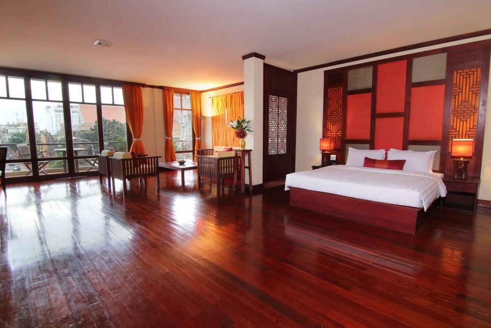 Amanjaya Pancam Suites Hotel Phnom Penh Esterno foto