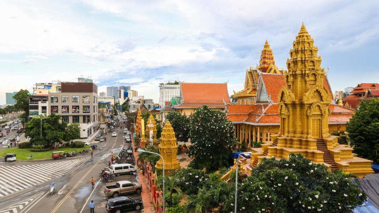 Amanjaya Pancam Suites Hotel Phnom Penh Esterno foto