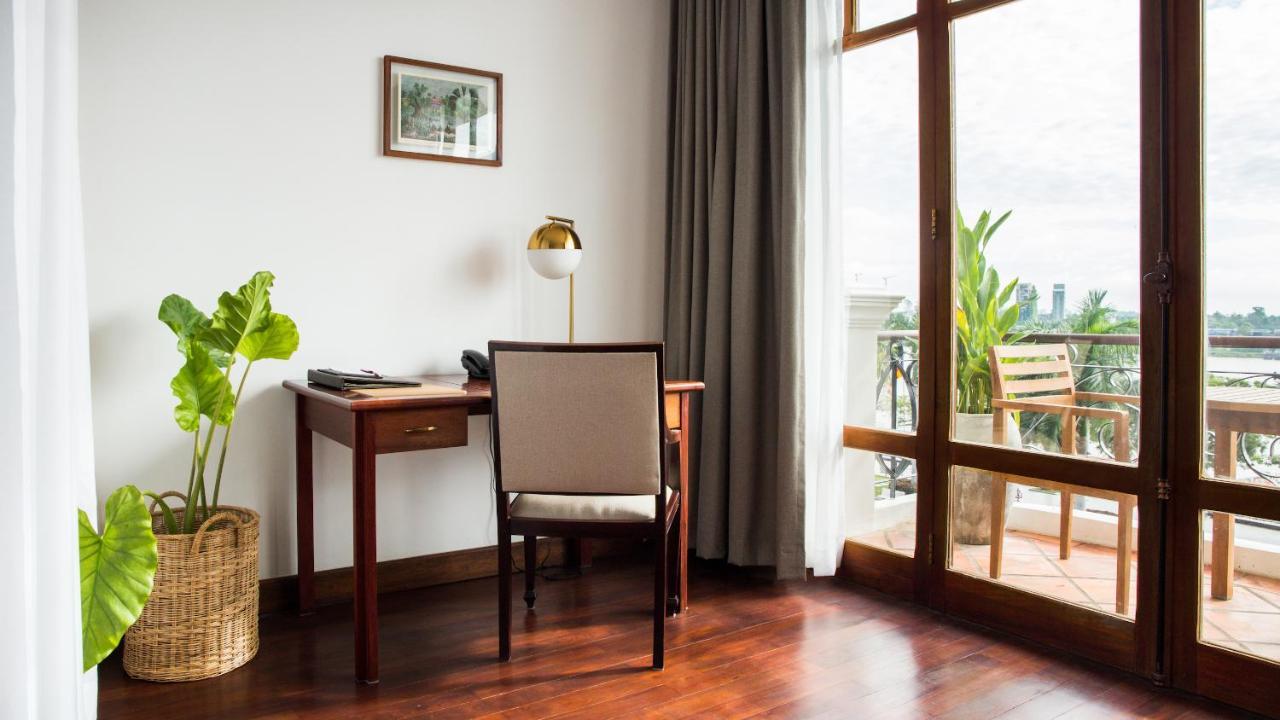 Amanjaya Pancam Suites Hotel Phnom Penh Esterno foto