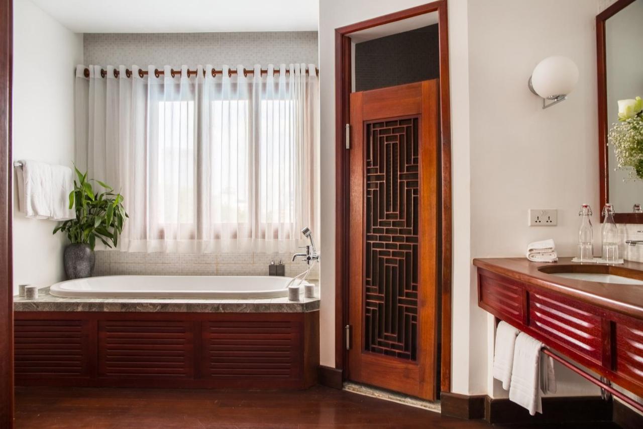 Amanjaya Pancam Suites Hotel Phnom Penh Esterno foto