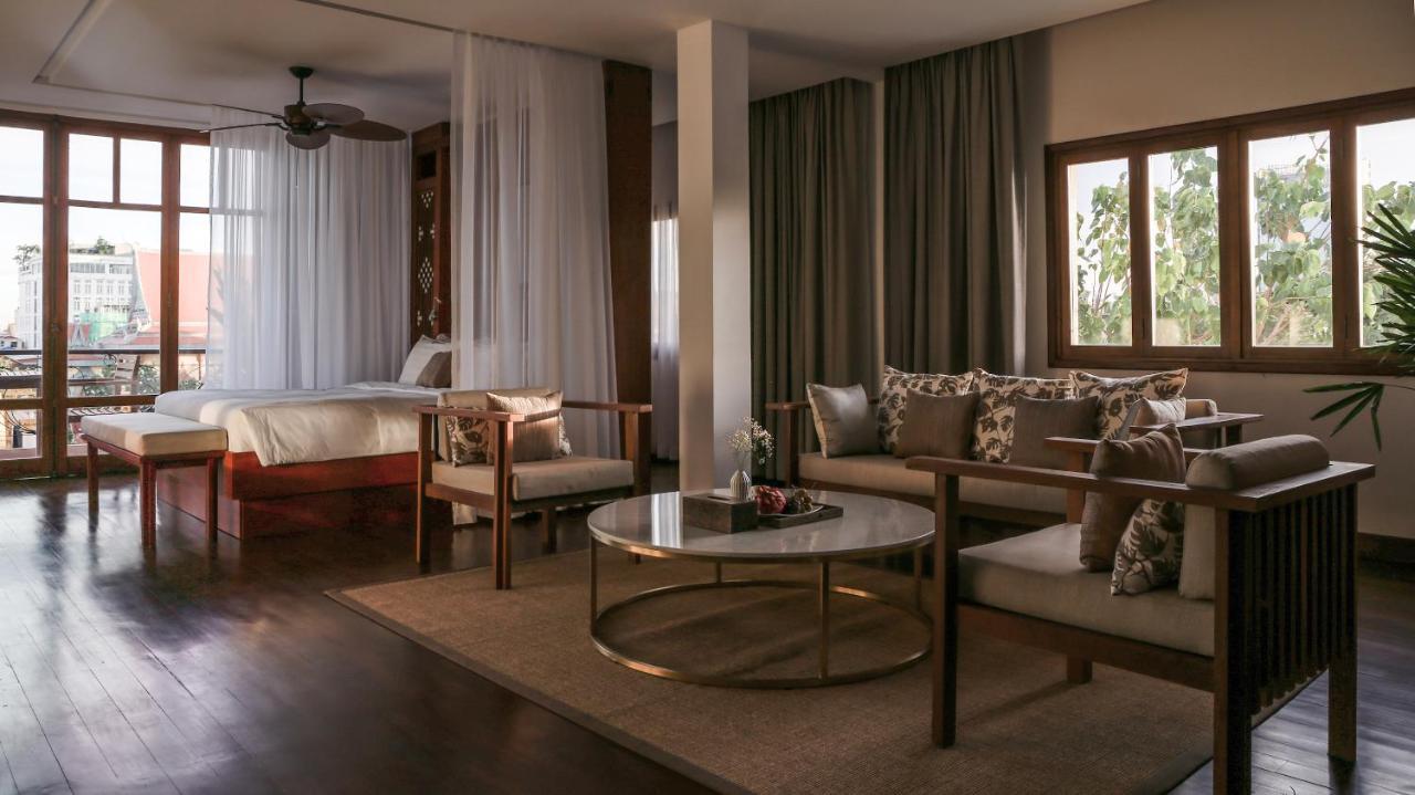 Amanjaya Pancam Suites Hotel Phnom Penh Esterno foto