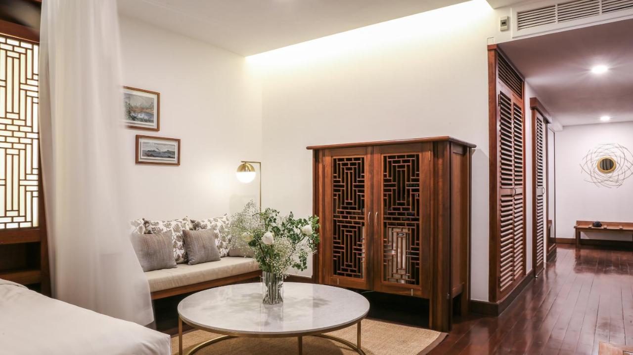 Amanjaya Pancam Suites Hotel Phnom Penh Esterno foto