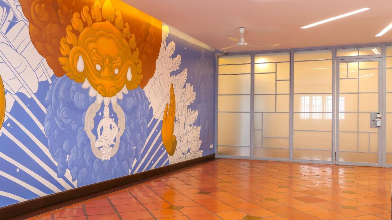 Amanjaya Pancam Suites Hotel Phnom Penh Esterno foto