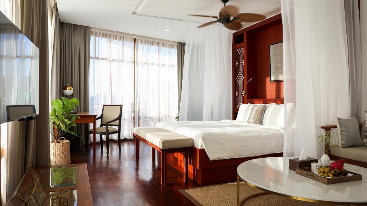 Amanjaya Pancam Suites Hotel Phnom Penh Esterno foto