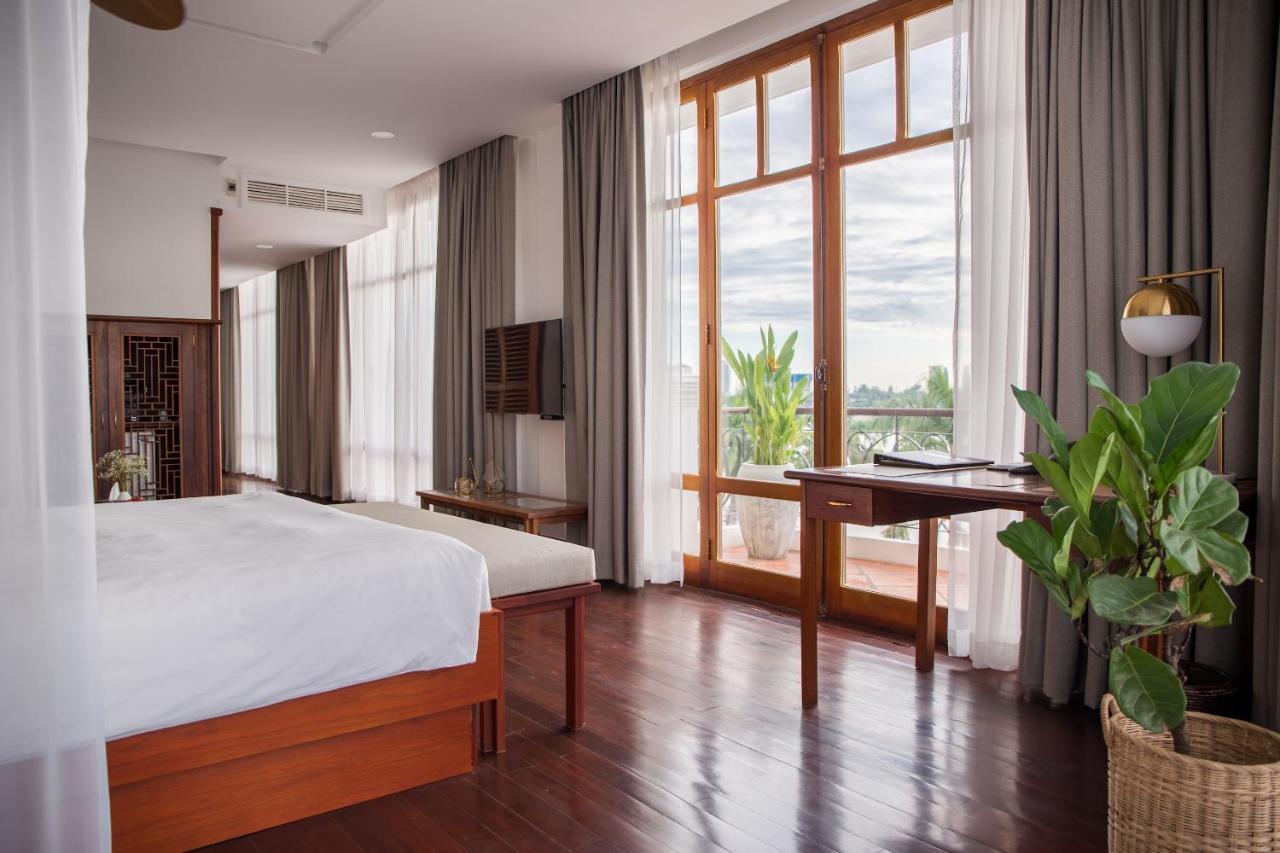 Amanjaya Pancam Suites Hotel Phnom Penh Esterno foto