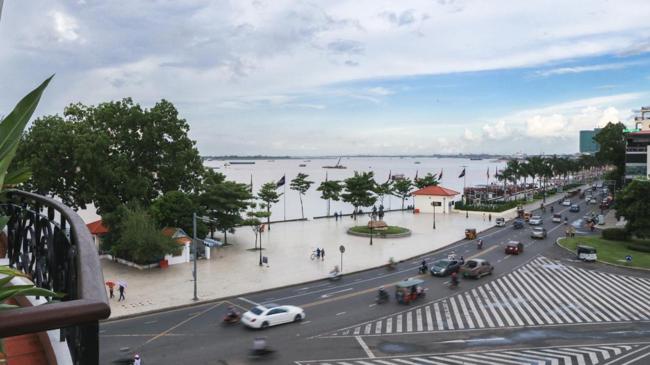 Amanjaya Pancam Suites Hotel Phnom Penh Esterno foto