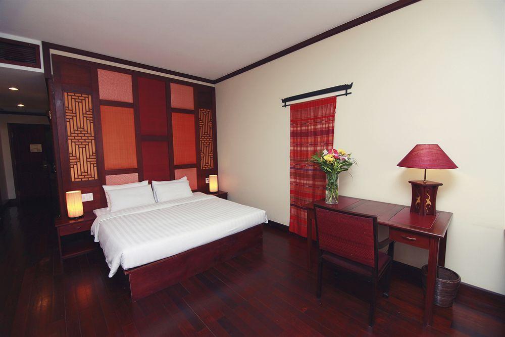 Amanjaya Pancam Suites Hotel Phnom Penh Esterno foto