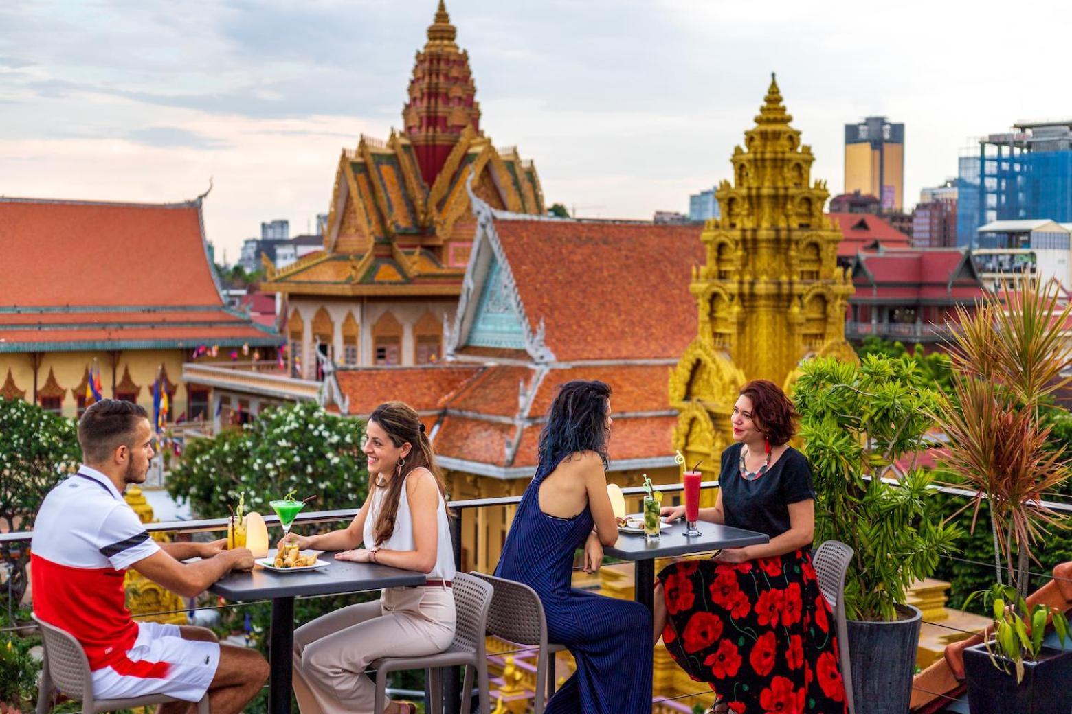 Amanjaya Pancam Suites Hotel Phnom Penh Esterno foto
