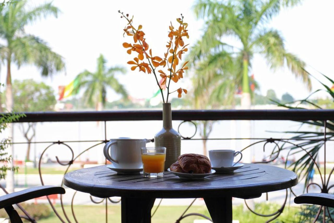 Amanjaya Pancam Suites Hotel Phnom Penh Esterno foto
